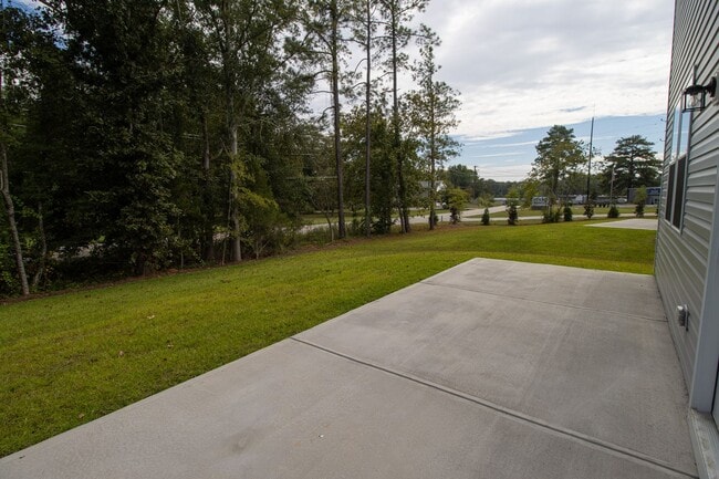 Building Photo - Spacious 4-Bedroom Home - Convenient to Fo...