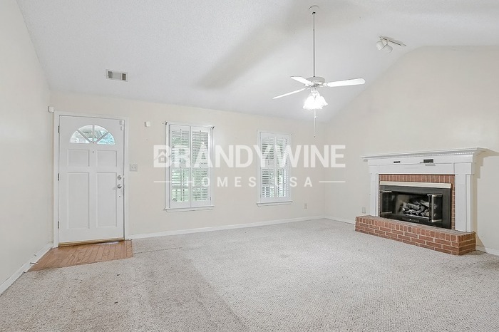 Building Photo - 205 Oak Shores Dr