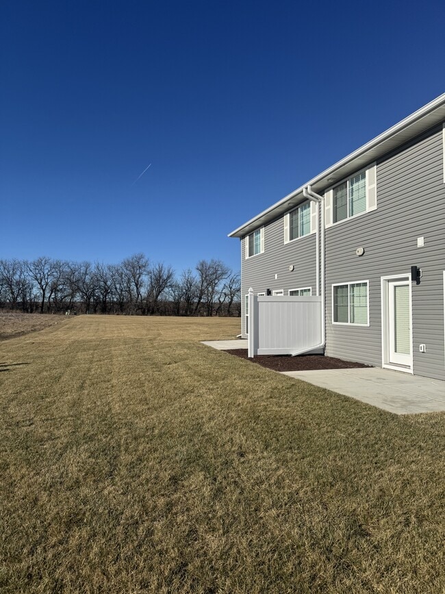 Building Photo - 331 W Samuel Ave