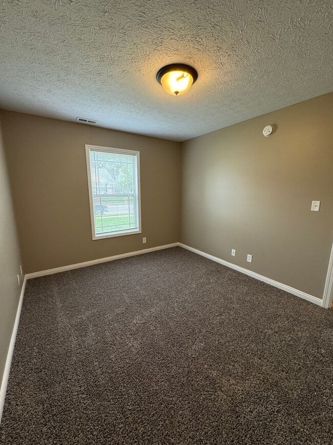 Building Photo - 3 Bedroom Single Family Home Available in ...