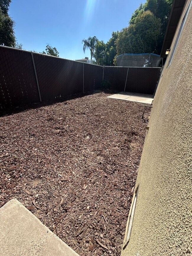 Building Photo - 1110 W Chestnut St