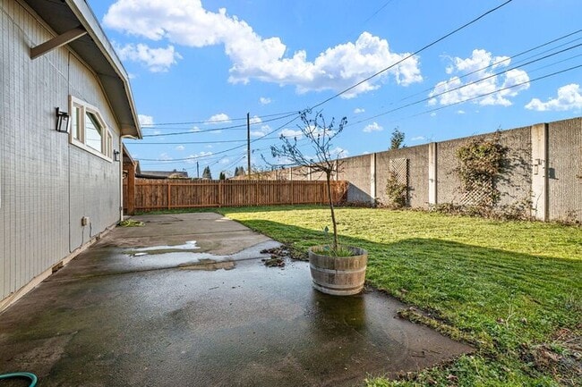 Building Photo - 2577 Elysium Ave