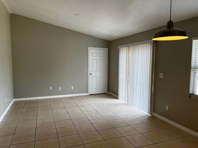 Building Photo - 354 Pearlwood St