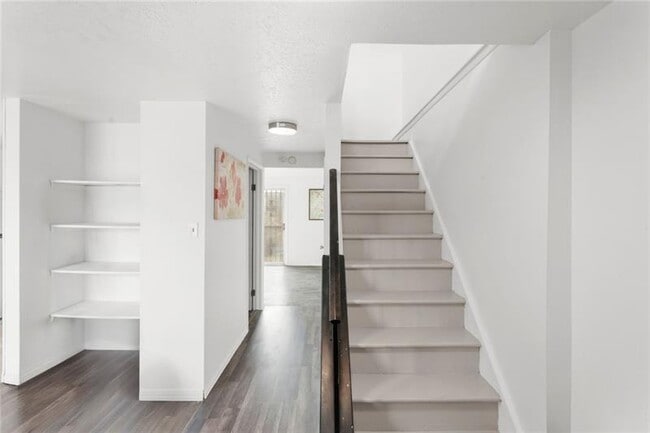 Building Photo - 310 Enright Ct