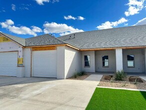 Building Photo - Brand new townhomes in Frenship East!