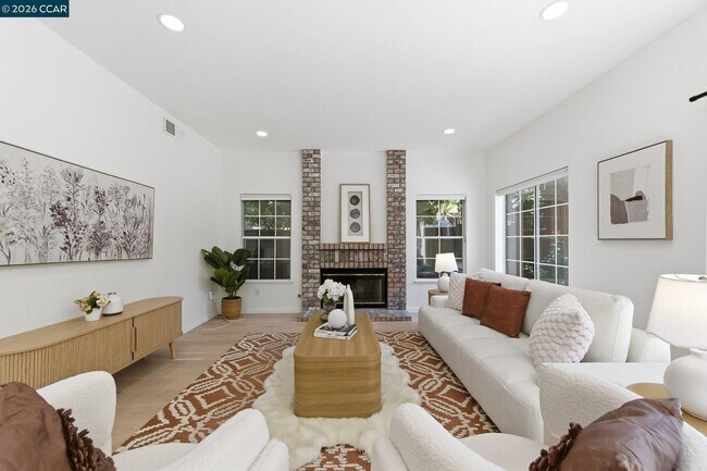 Building Photo - 601 Ambience Way