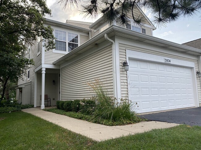 Building Photo - 2824 White Thorn Cir