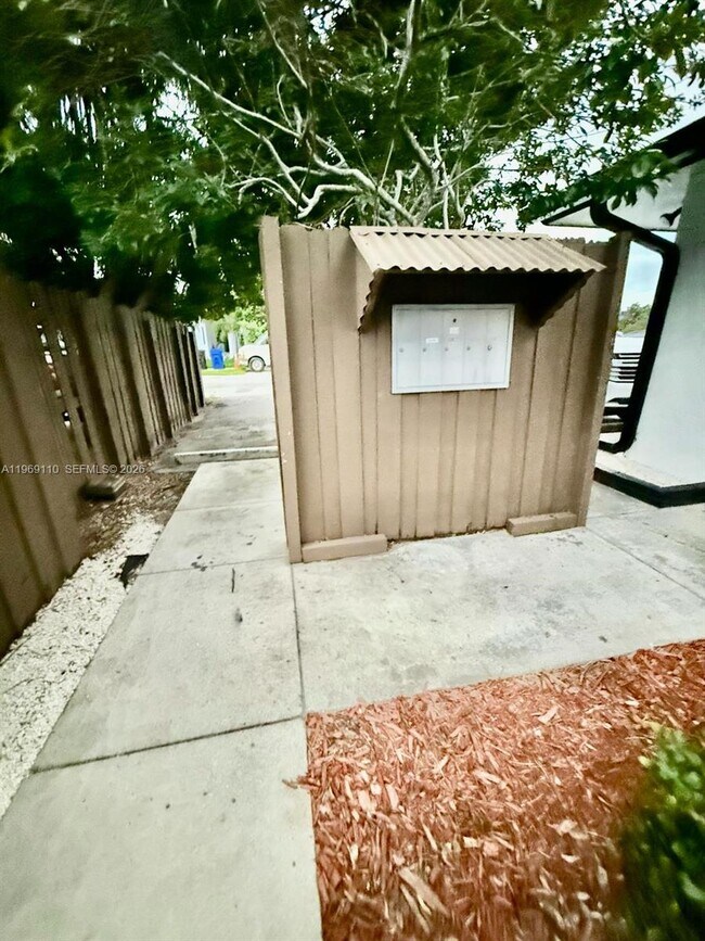 Building Photo - 1240 NE 12th Ave