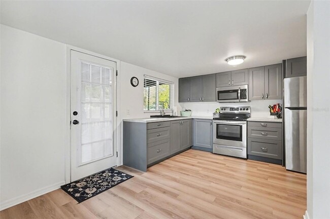 Building Photo - 6305 S MacDill Ave