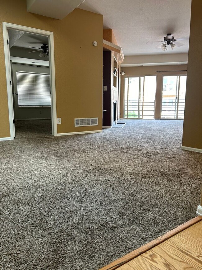 Building Photo - Charming 2 Bedroom 2 Bathroom Condominium in Mountain Shadows Area