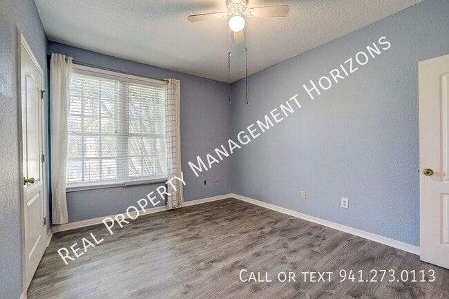 Building Photo - 4174 Central Sarasota Pkwy