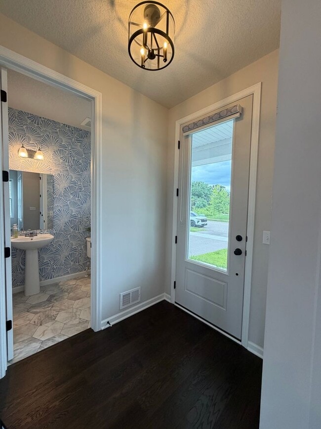 Building Photo - Gorgeous 3bed 3bath Home, Nestled in The Desirable Harvest West Neighborhood of Chaska