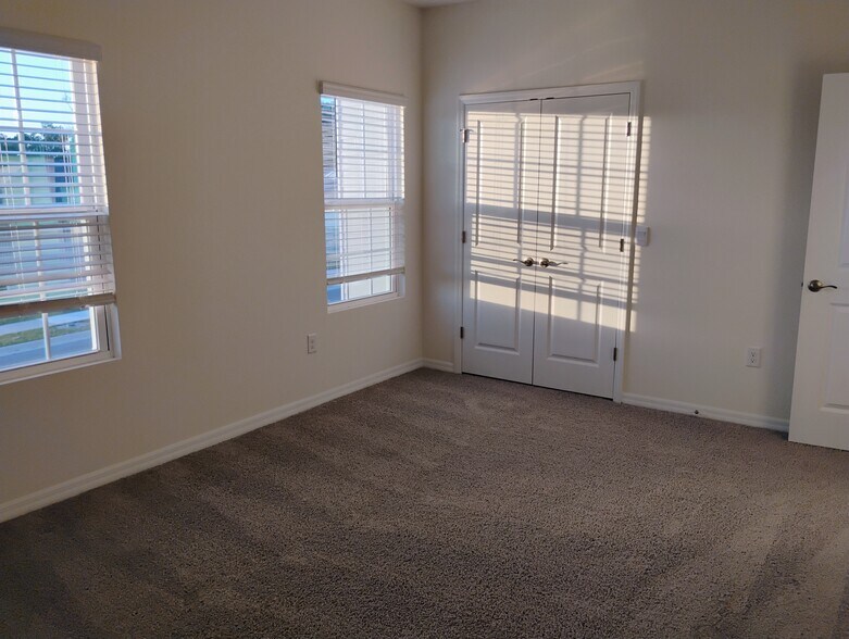 Building Photo - 5191 SW 52nd Dr