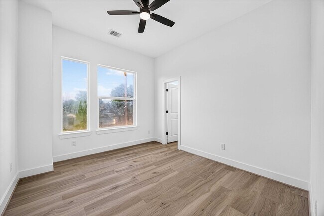Building Photo - 4633 Mallow St