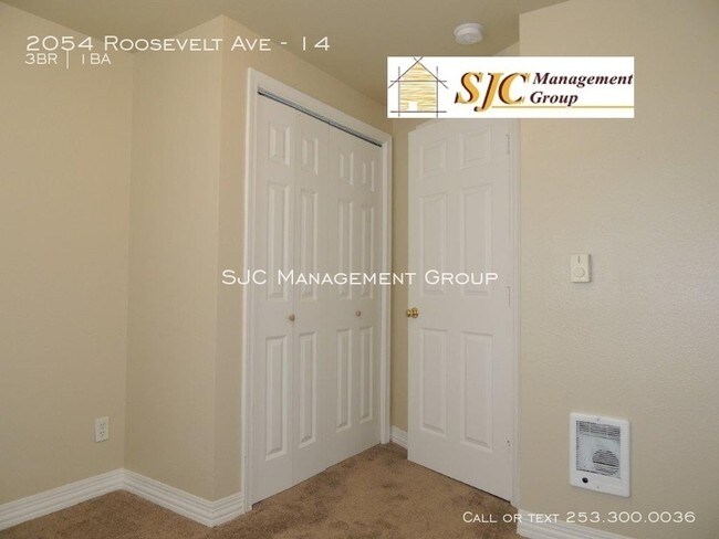 Building Photo - 2054 Roosevelt Ave