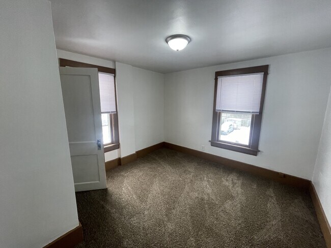 Building Photo - 944 Baughman St