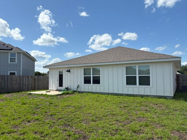 Building Photo - 807 Otto Loop