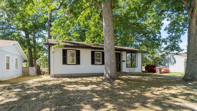 Building Photo - COMING SOON! 3 BEDROOM HOME!