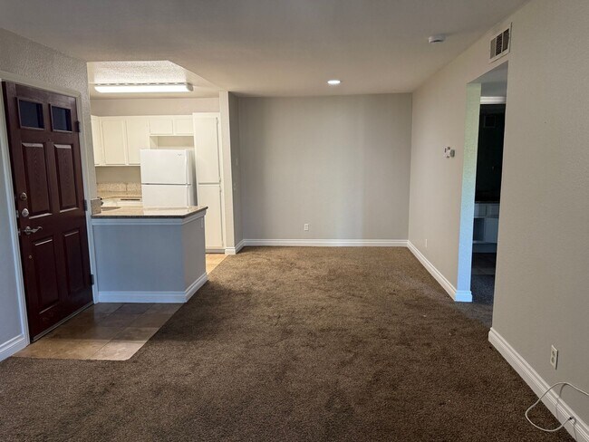 Building Photo - One-Bedroom Condo in Sage Canyon Community