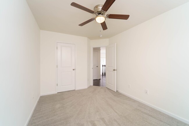 Building Photo - 3 bedroom 3 bath townhouse in Brambleton