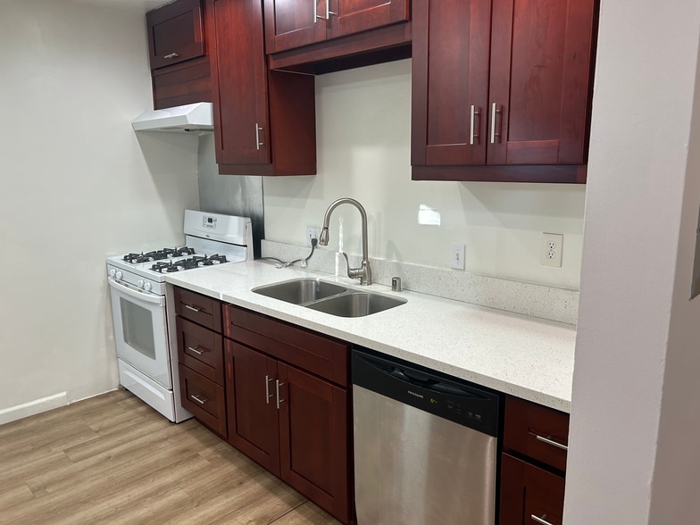 Kitchen - 418 N Chester Ave
