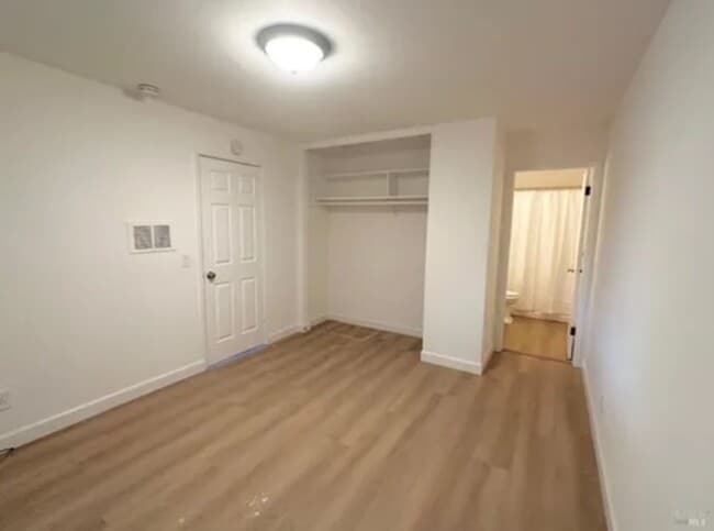 Building Photo - Lovely 1 Bedroom 1 Bath with a Beautiful Back Yard