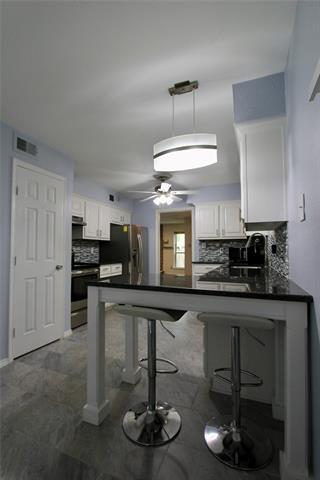 Building Photo - 10650 Steppington Dr