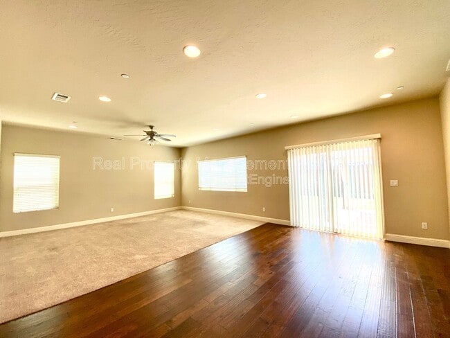 Building Photo - 6162 E Farrin Ave