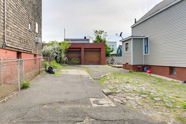 Building Photo - 301 Lembeck Ave