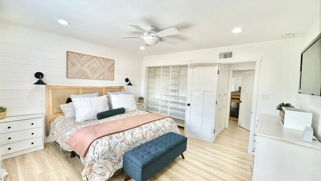 Building Photo - Beautifully Remodeled and Charming Country...
