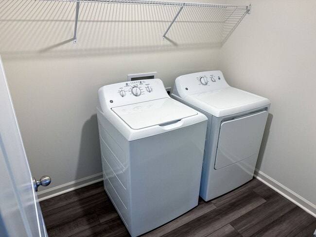 Building Photo - Brand new 2100sqft 4-bedroom / 3-Bath in t...