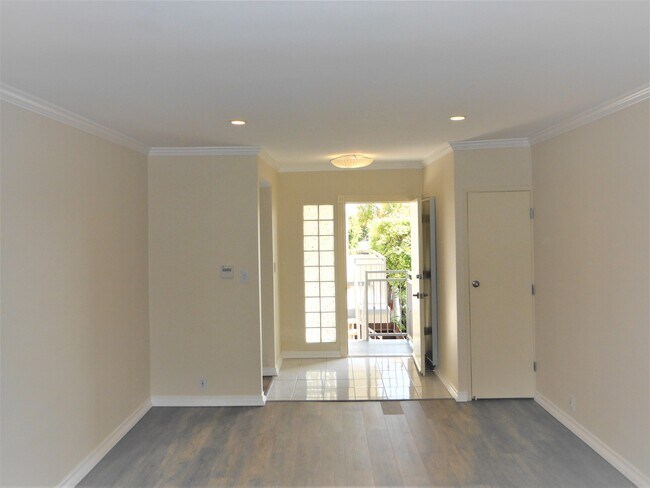 Building Photo - 3615 Greenfield Ave