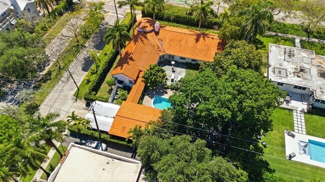 Building Photo - 2300 S Miami Ave