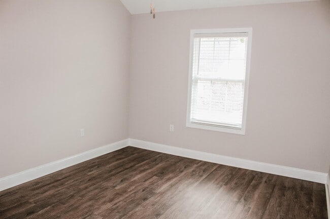 Building Photo - 104 Waybill Circle