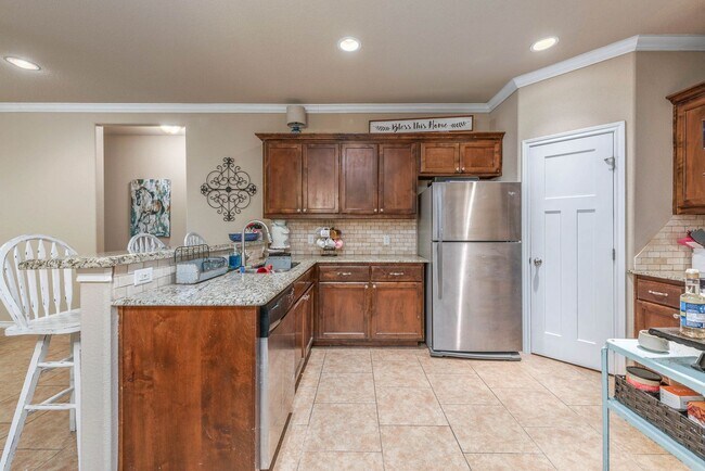 Building Photo - AUGUST 2026 PRE-LEASE!! 4/4 in University Heights