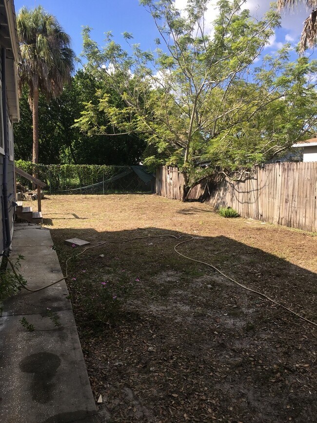 Building Photo - Vintage North Hyde Park Bungalow
