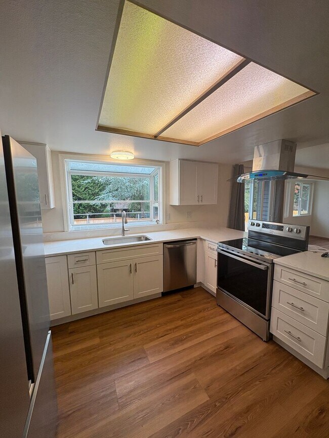 Building Photo - Fairwood Home for lease two story fenced y...