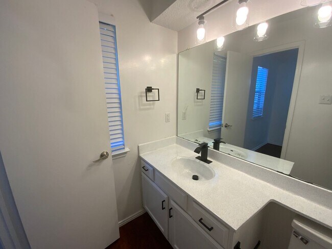 Building Photo - 9611 Woodvale-