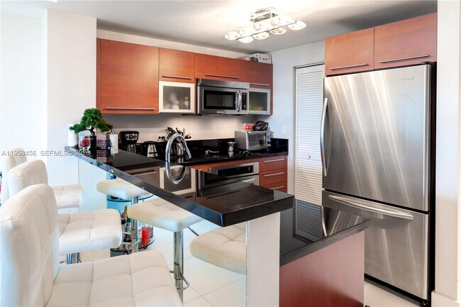 Building Photo - 253 NE 2nd St