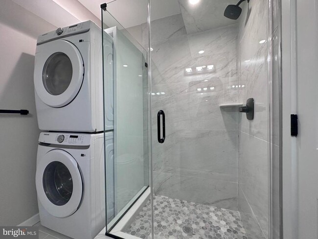 Building Photo - 2821 W Girard Ave