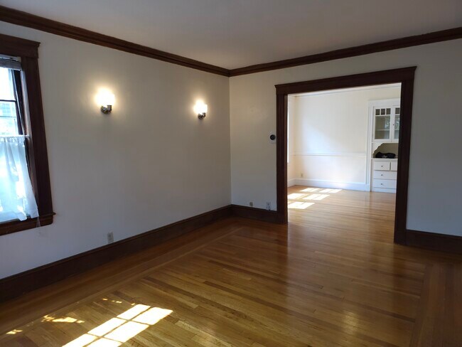 Building Photo - 28 Rawson Rd