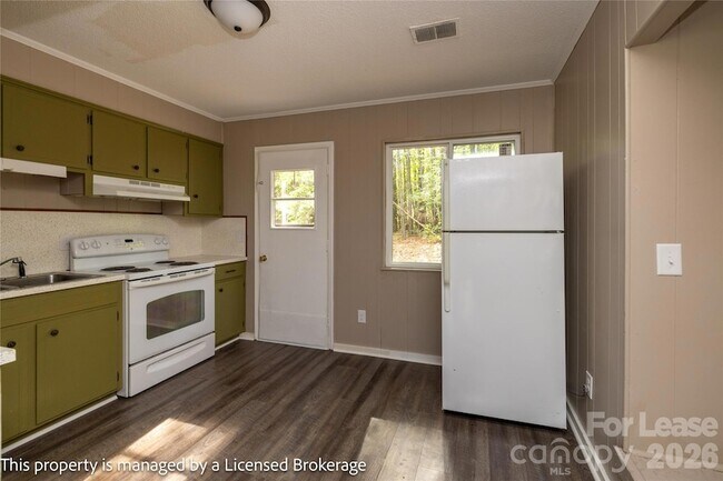 Building Photo - 145 Brentwood Dr