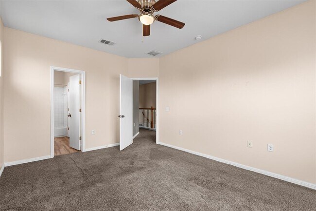 Building Photo - 7502 Lazy Creek Dr