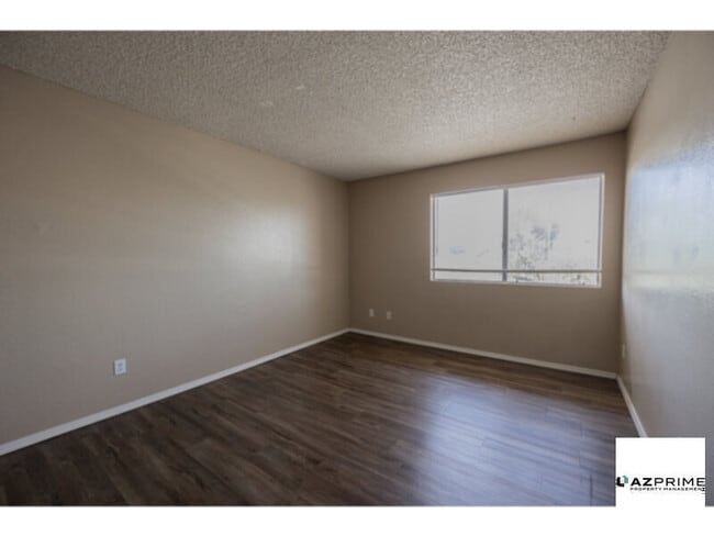 Building Photo - Stylish 2/2 Phoenix Condo in Prime Location!