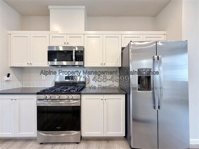 Building Photo - 14229 SW 169th Ave