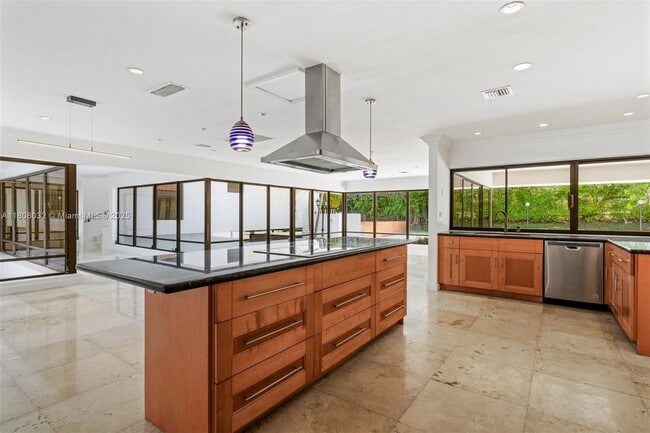 Building Photo - 8118 Los Pinos Blvd