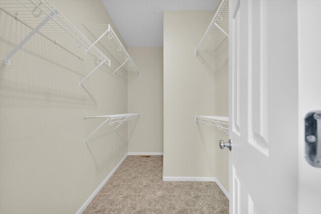 Building Photo - Modern 2-Bed, 3-Bath Home in The Village a...