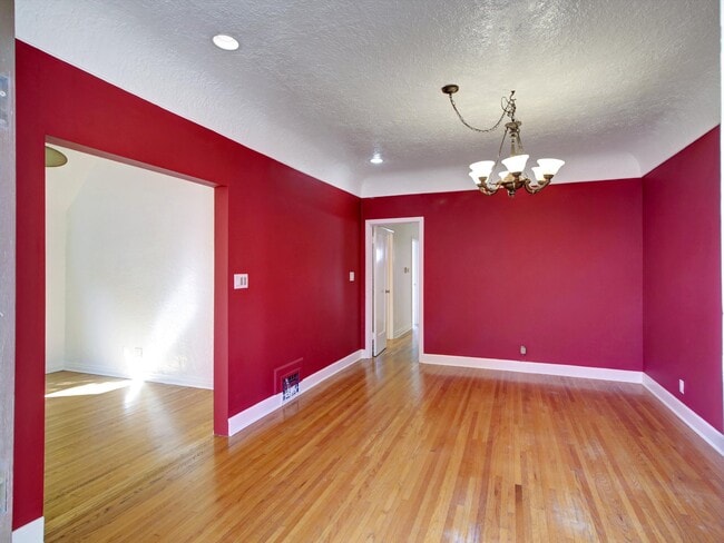 Building Photo - 203 S Stanley Dr