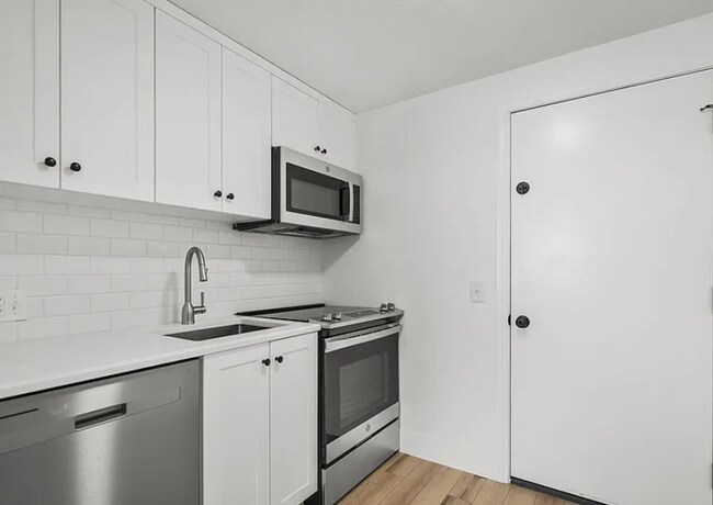Building Photo - Beautifully Remodeled 1 Bed / 1 Bath in Midtown - Available 6/15!