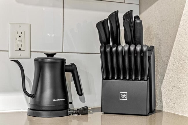 Building Photo - 301 N 7th Ave